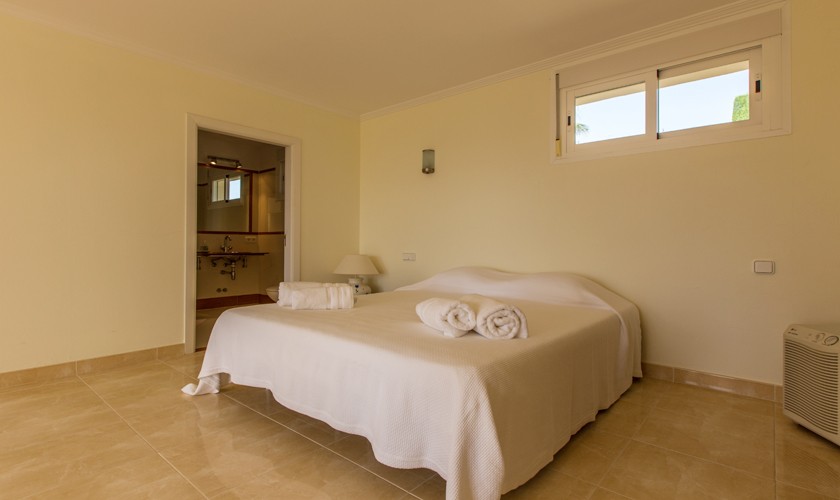 Schlafzimmer Villa Ibiza Cala Tarida IBZ 17