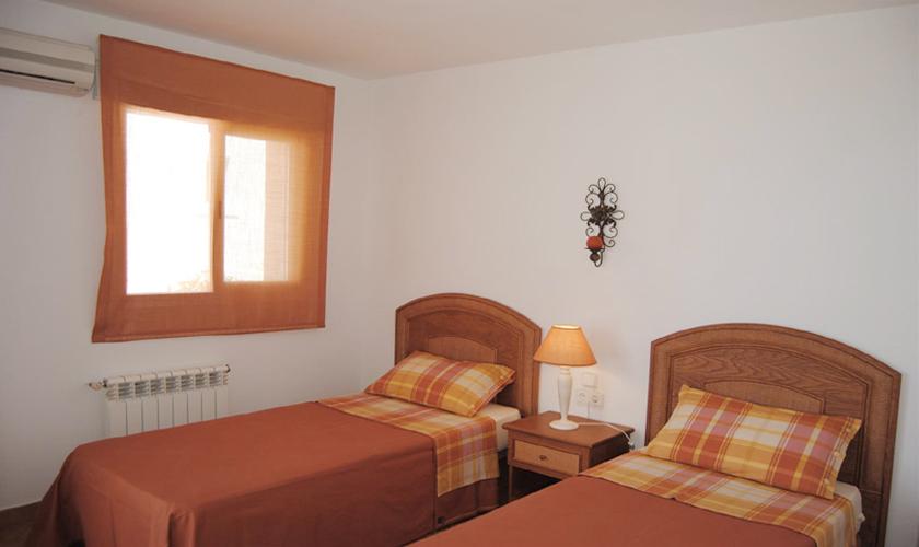 Schlafzimmer Ferienvilla Ibiza IBZ 63