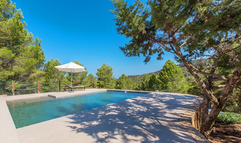 Pool und Blick Ferienhaus Ibiza Cala Tarida  IBZ 10