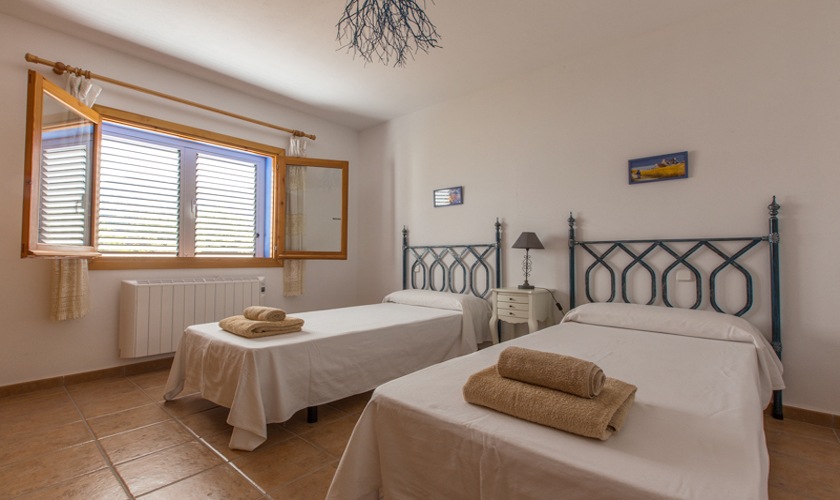 Schlafzimmer Ferienhaus Ibiza Cala Tarida  IBZ 10