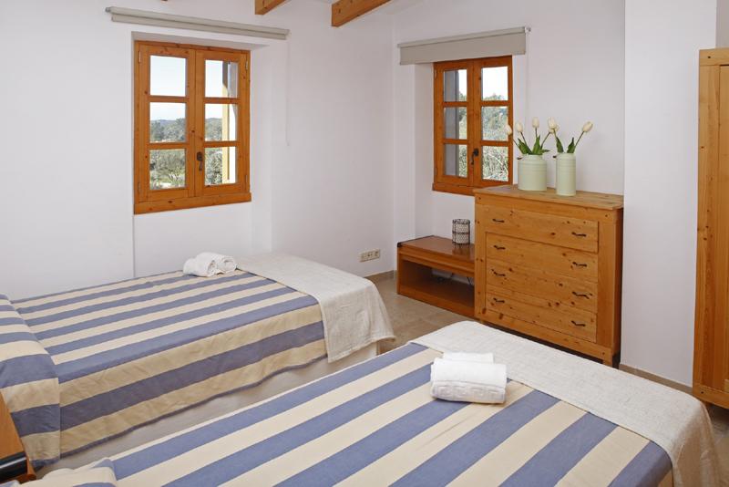 Schlafzimmer  3 Finca Mallorca mit Pool PM 3062 für 8 Personen