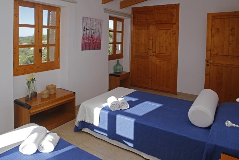 Schlafzimmer 2b  Finca Mallorca mit Pool PM 3062 für 8 Personen