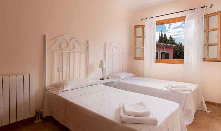 Schlafzimmer Ferienvilla Mallorca PM 3068