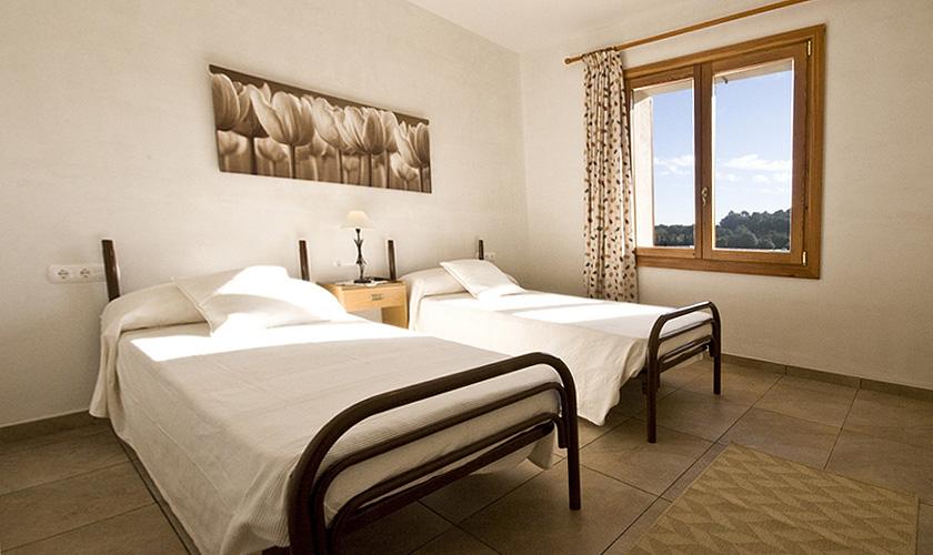 Schlafzimmer Finca Mallorca für 10 Personen PM 316