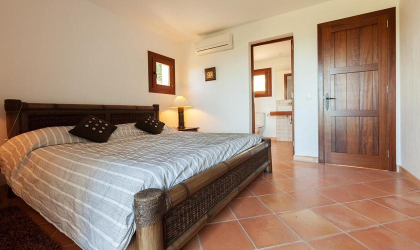 Schlafzimmer Luxusvilla Mallorca Norden PM 3329