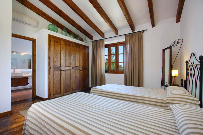 Schlafzimmer Finca Mallorca mit Pool für 4 Personen PM 3409