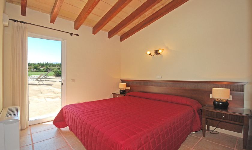 Schlafzimmer mit Doppelbett Finca Mallorca PM 3708