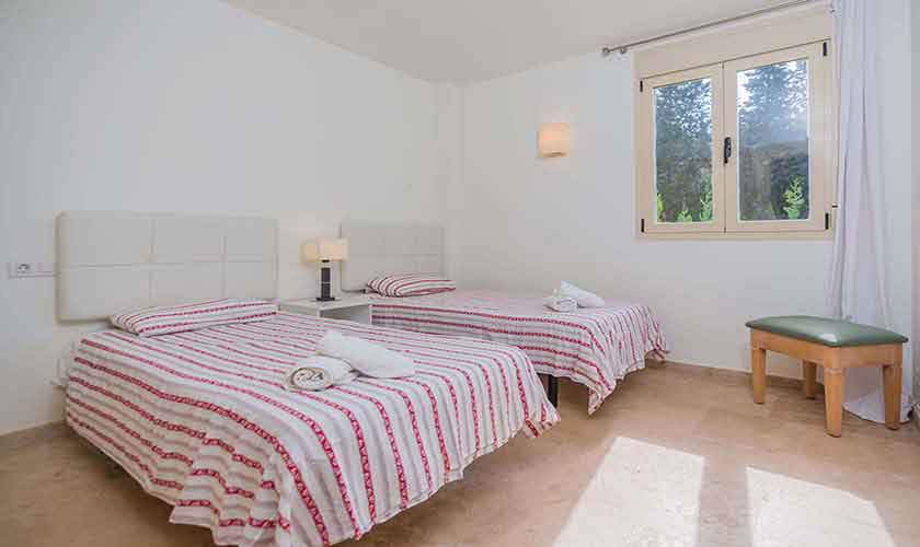 Schlafzimmer Ferienvilla Mallorca Nordküste PM 3807