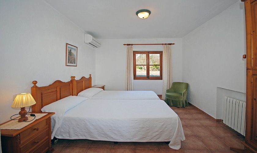 Schlafzimmer Finca Mallorca PM 384 für 10 Personen
