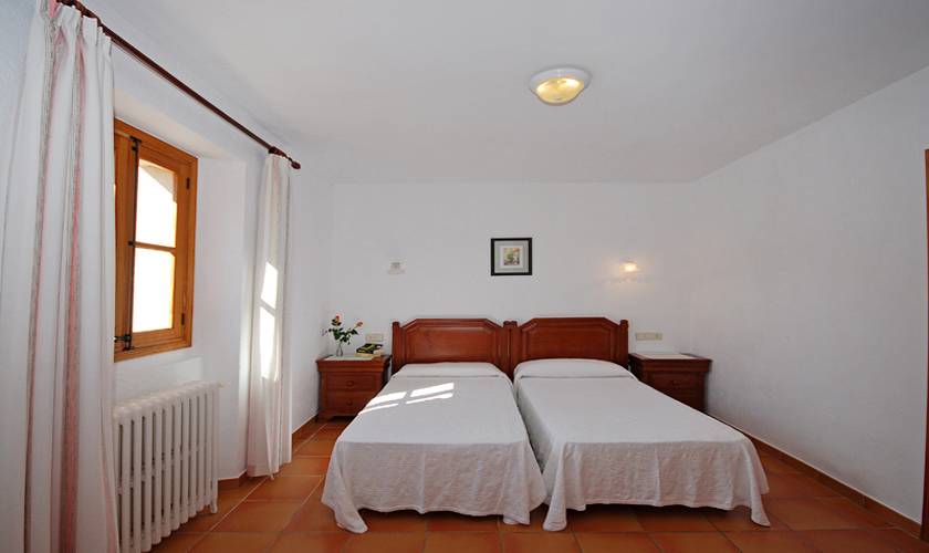 Schlafzimmer Ferienfinca Mallorca für 8 Personen PM 398