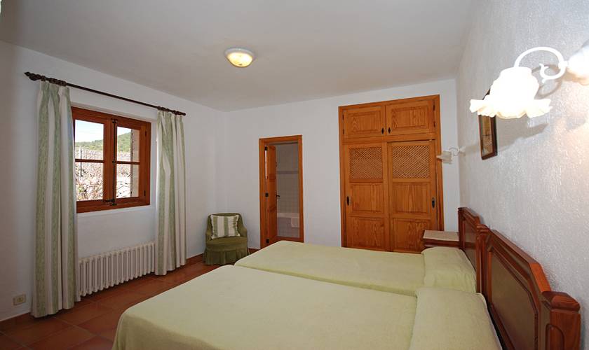 Schlafzimmer Ferienfinca Mallorca für 8 Personen PM 398