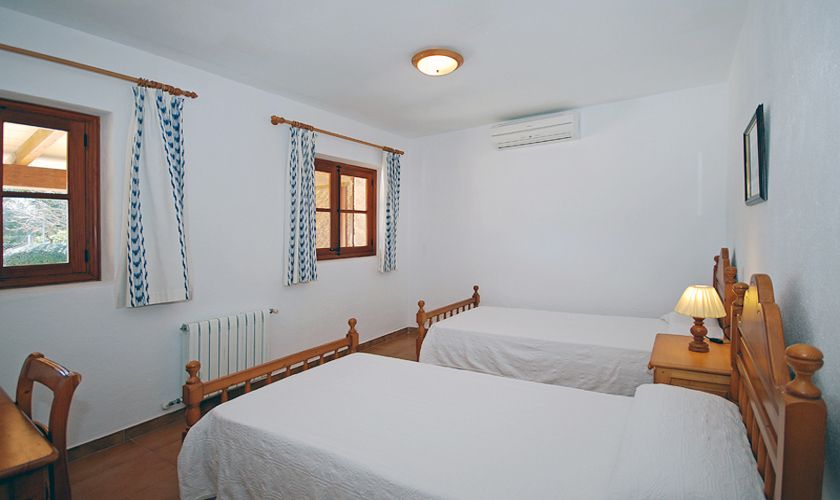 Schlafzimmer Finca Mallorca für 10 Personen PM 399