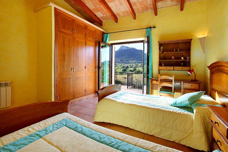 Schlafzimmer Finca Mallorca PM 6055 im Südosten für 10 Personen