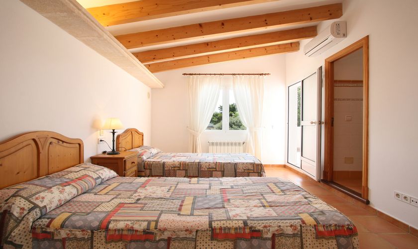 Schlafzimmer Ferienvilla Mallorca mit Pool PM 6079