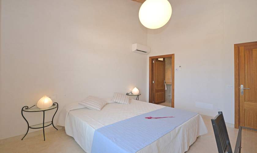 Schlafzimmer Ferienhaus Mallorca 10 Personen PM 6140