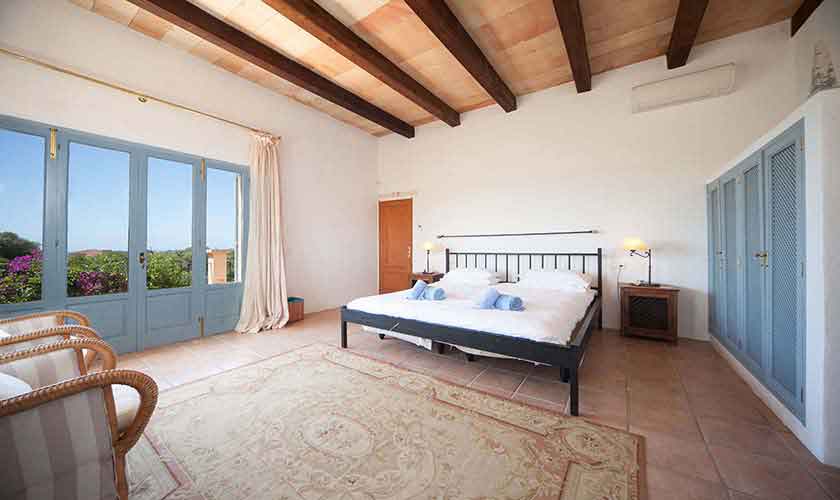 Schlafzimmer Ferienvilla Mallorca 10 Personen PM 6058