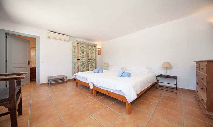 Schlafzimmer Ferienvilla Mallorca 10 Personen PM 6058